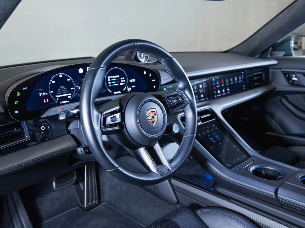 Porsche Taycan Turbo 680ch Performance Battery+ Ecran Passager/360/Bose/Inno/Keyless/Roues AR direc.