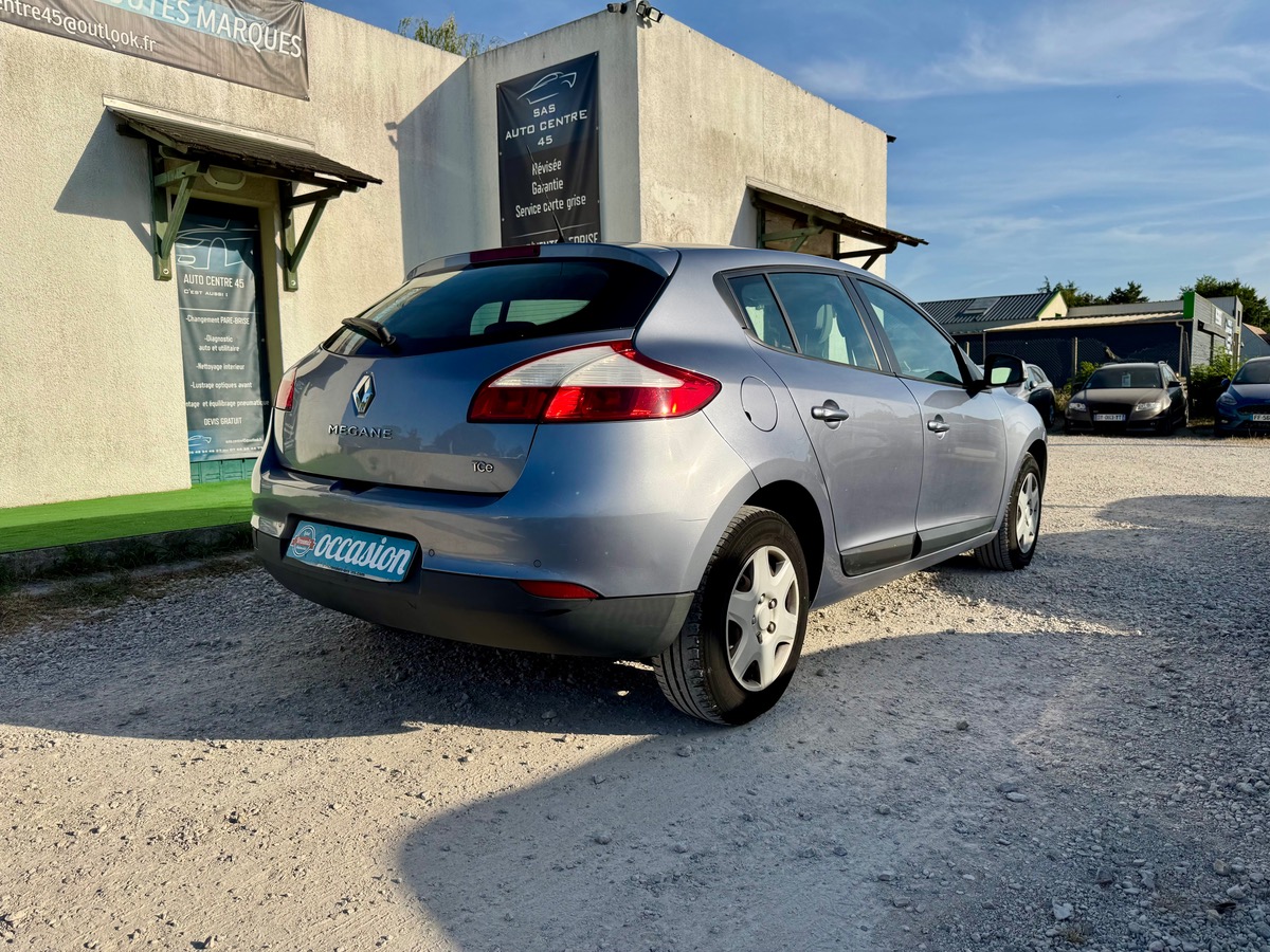 RENAULT Megane III TCE 130 CV EXPRESSION PREMIÈRE MAIN