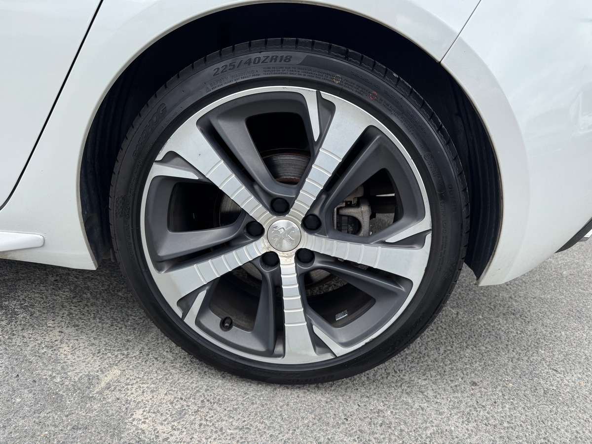Peugeot 308 GT II (T9) 2.0 BlueHDi 180 cv Boîte auto - Toit Pano