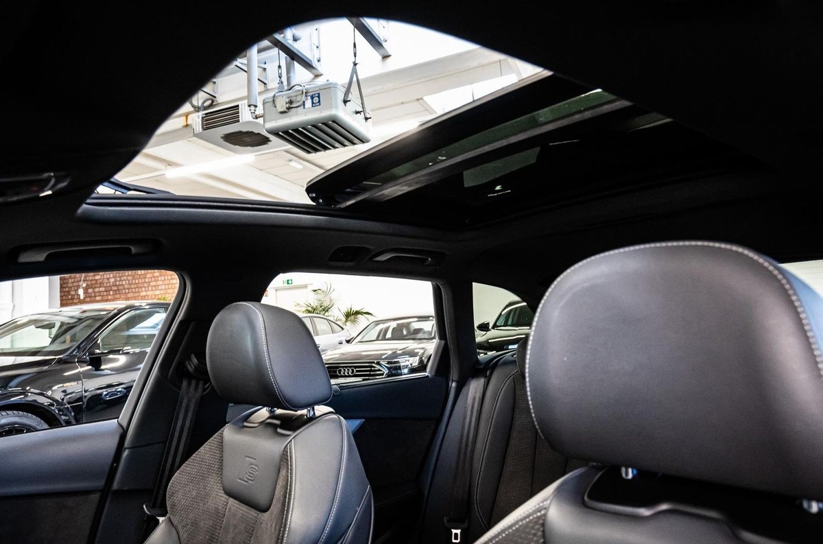 Audi A4 Avant V 40 TDI 204ch S line quattro S tronic 7 Bang&Olufsen Toit ouvrant Attelage