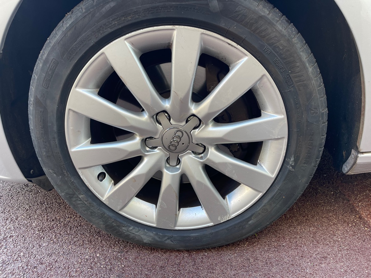 Audi A4 2.7 TDI V6 190 CV / Boite Auto / Intérieur Cuir Beige / Ecran GPS/ Caméra