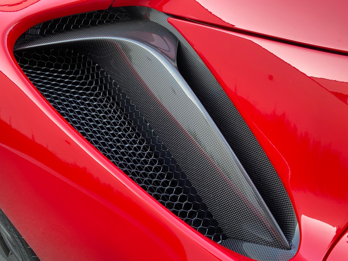 Ferrari SF90 SPIDER / TVA / 1ERE MAIN / 300 KMS