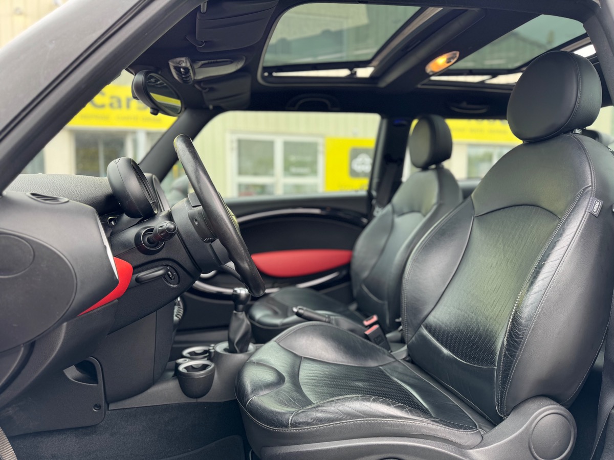 Mini Cooper 2 (R56) LCI D 1.6  110 cv - TOIT OUVRANT - INTERIEUR CUIR - RADAR DE RECUL