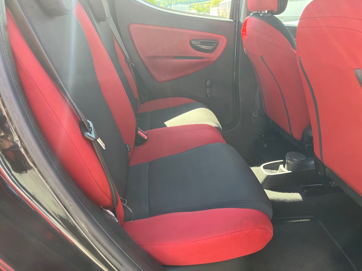 Lancia Ypsilon III 1.3 MULTIJET 95 BLACK&RED 5P