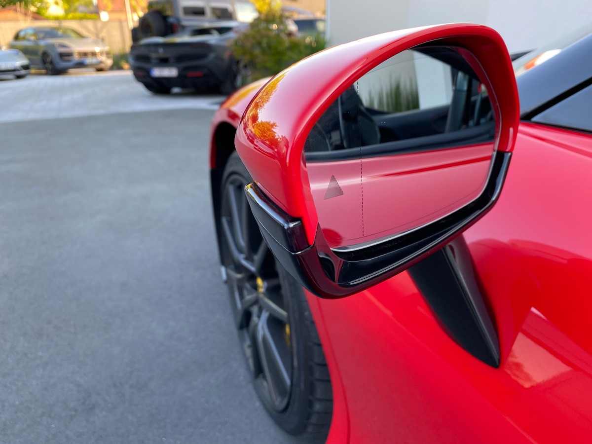 Ferrari SF90 SPIDER / TVA / 1ERE MAIN / 300 KMS