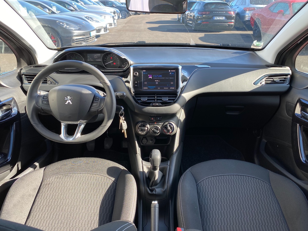 Peugeot 208 1.2 VTi S&S 82ch 1ere main 4700kms b