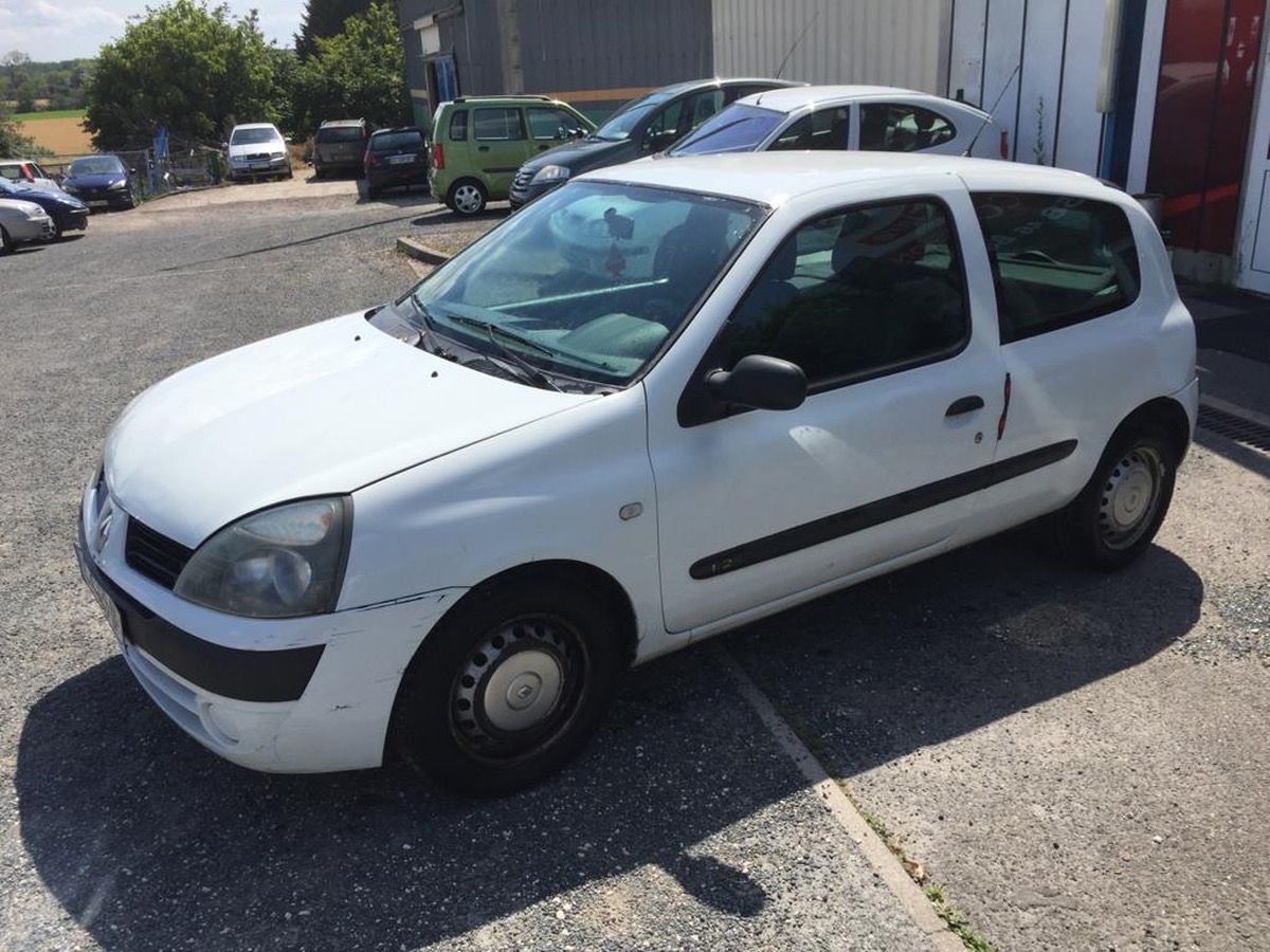 RENAULT Clio 1.2i 60cv 2 places 242151km