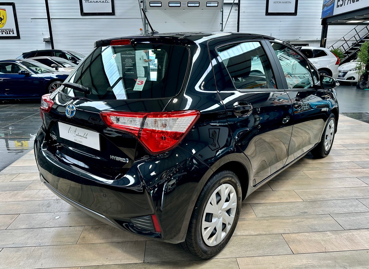 Toyota Yaris III (2) Hybrid 100H Dynamic 5P BVA