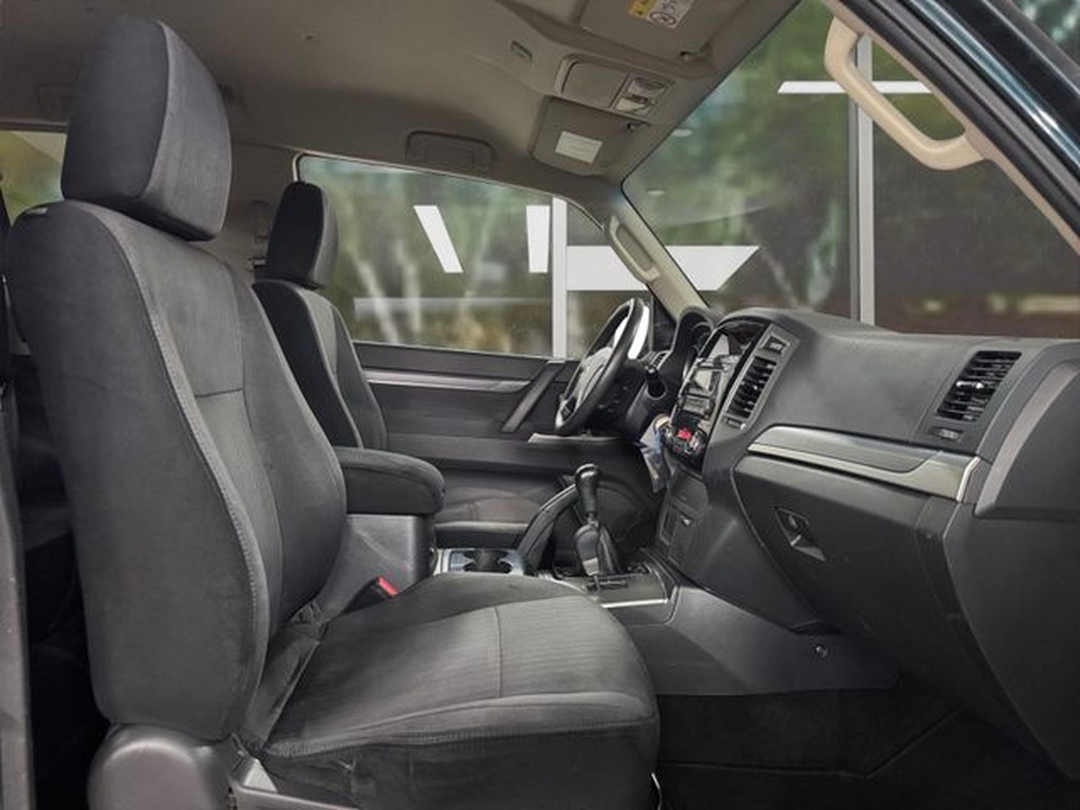 Mitsubishi Pajero 3.2 DI-D, 1ère main, inspection neuve