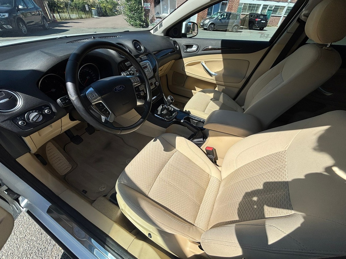 Ford Mondeo 2.0 TDCI GHIA - ATTELAGE- Distribution neuve - Révisé - Garantie