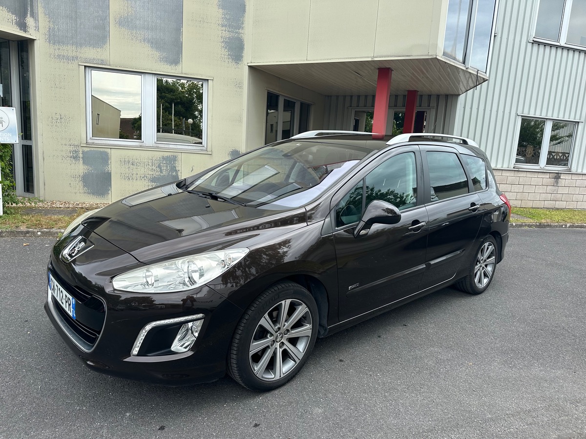 Peugeot 308 SW 1.6 e-HDI 112 CV 7 place spéciale family 4XCB