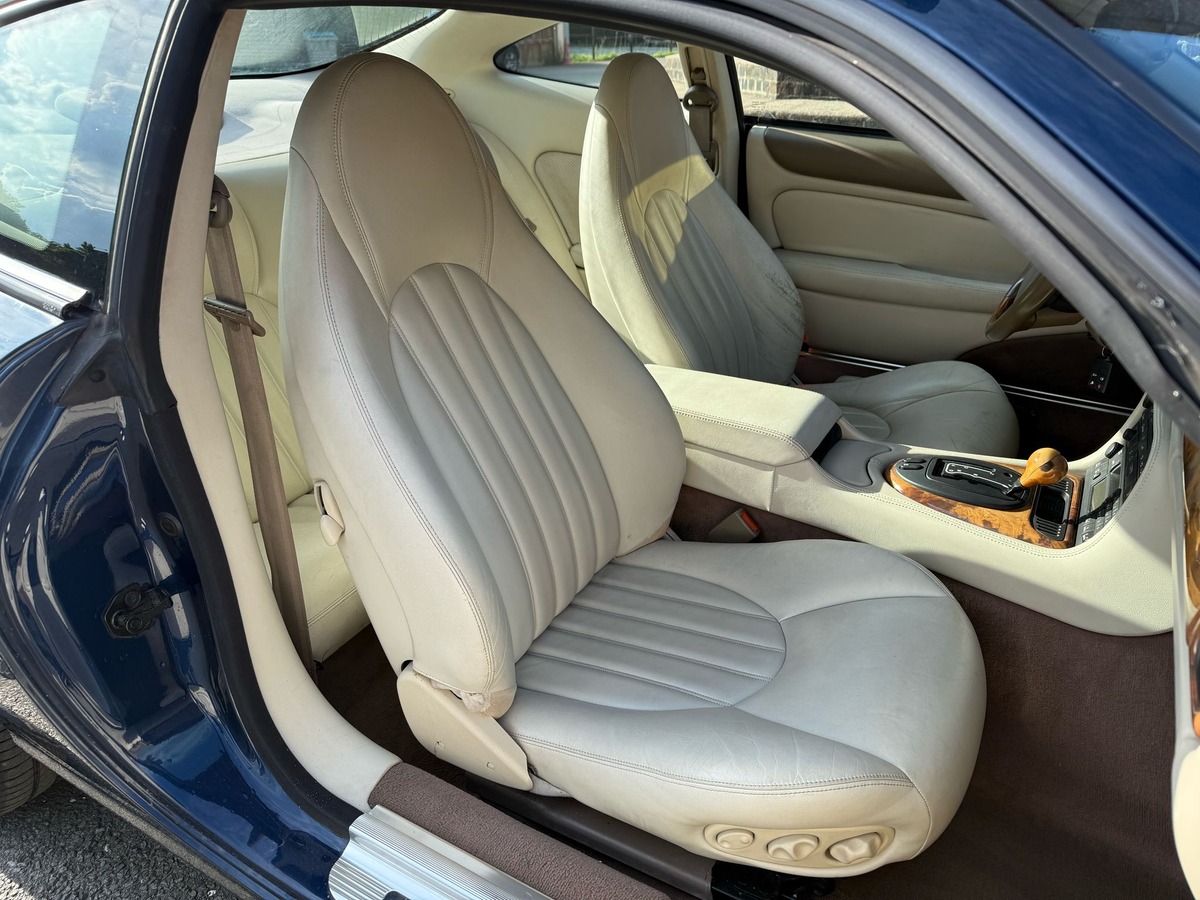 Jaguar XKR 2000