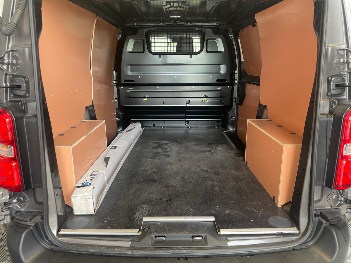 Toyota ProAce 2.0 Bluehdi 145 BUSINESS    PREMIERE MAIN