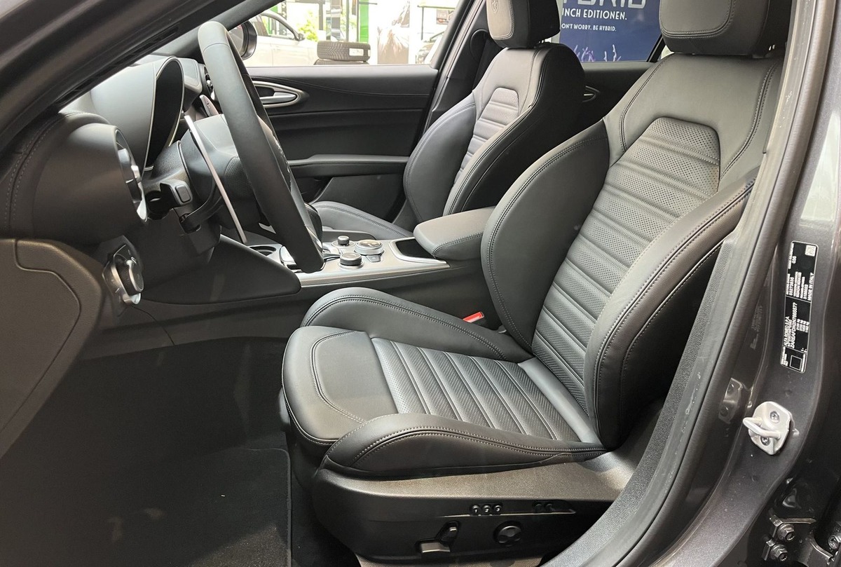 Alfa Romeo Giulia 2.0 TB 280ch Veloce Q4 AT8 Gris Vesuve Harman-Kardon