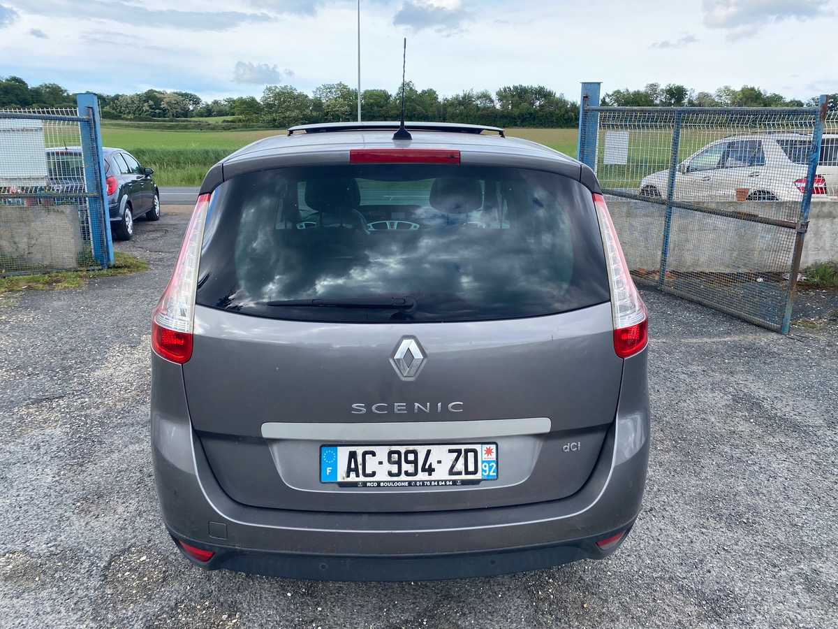 RENAULT Scenic III 3 1.9 dci 130cv 1ere main 200000km toit ouvrant