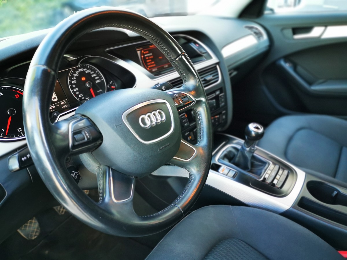 Audi A4 phase 2 2.0 TDI 120 AMBITION