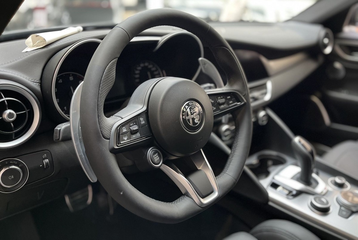 Alfa Romeo Giulia 2.0 TB 280ch Veloce Q4 AT8 Gris Vesuve Harman-Kardon