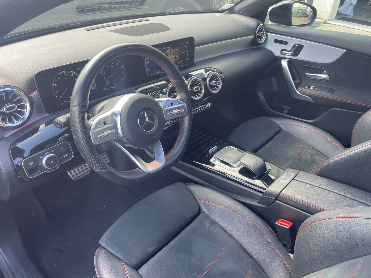Mercedes-Benz Classe A 200 AMG LINE 163 cv LED AMBIANCE - CARPLAY - TOIT OUVRANT - SIEGE CHAUFFANT