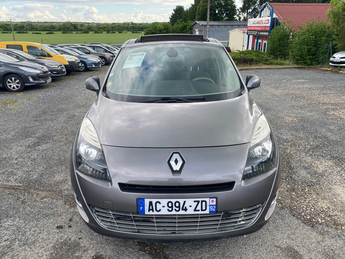 RENAULT Scenic III 3 1.9 dci 130cv 1ere main 200000km toit ouvrant