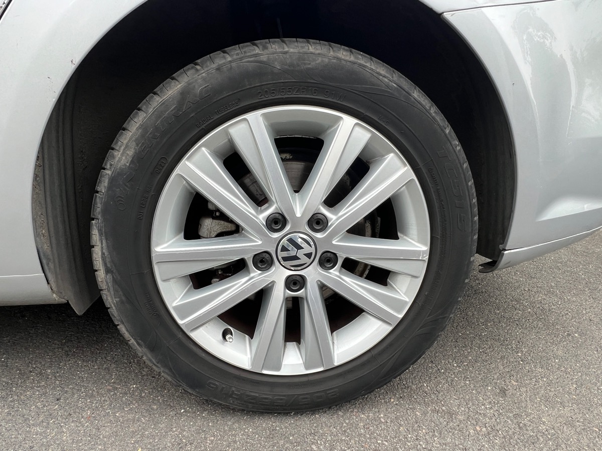 Volkswagen Touran Confortline 2.0 TDI 140 DSG6