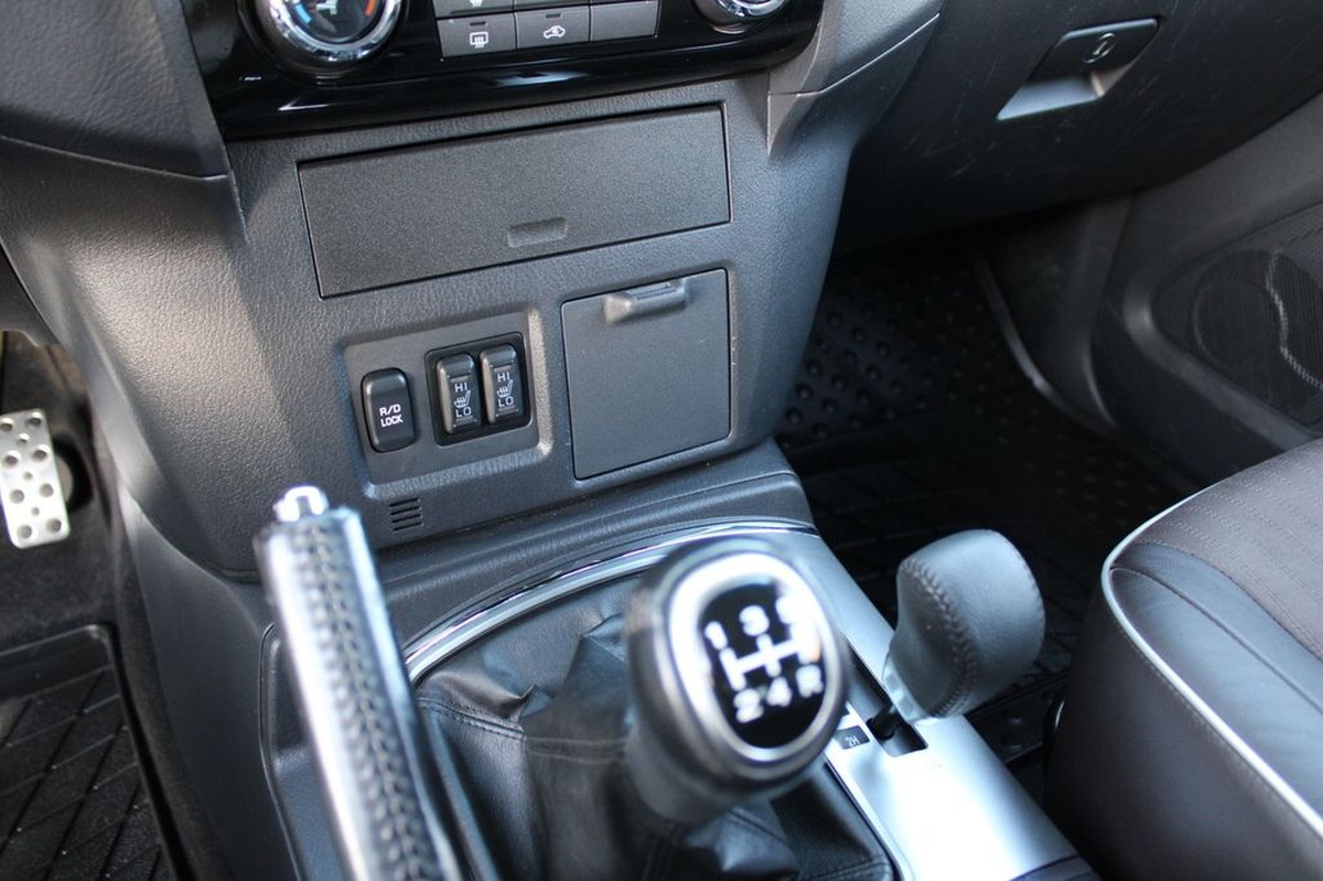 Mitsubishi Pajero 3.2 DI-D Intense *1.Main*Top*