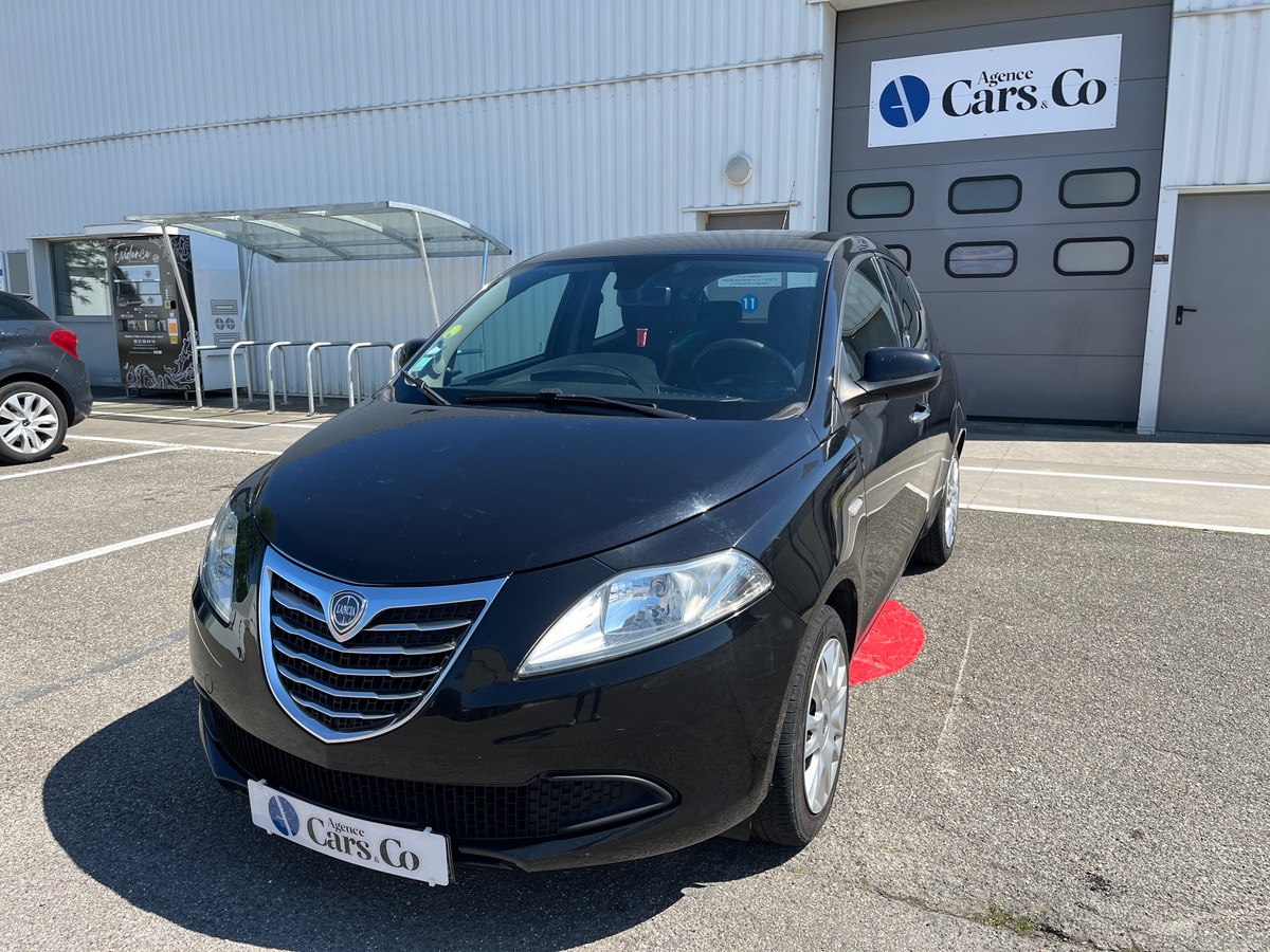 Lancia Ypsilon III 1.3 MULTIJET 95 BLACK&RED 5P