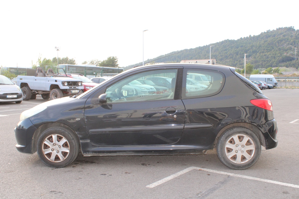 Peugeot 206 + 1.1 60cv - VENTE A MARCHAND SANS GARANTIE et sans Contrôle Technique