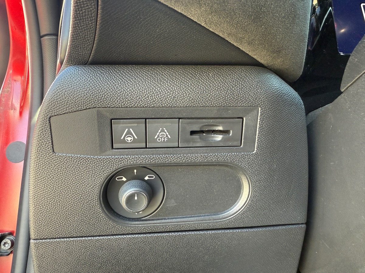 Citroën DS3 CROSSBACK 130 BLUEHDI EAT8 PERFORMANCE LINE, SUIVI COMPLET, CARPLAY