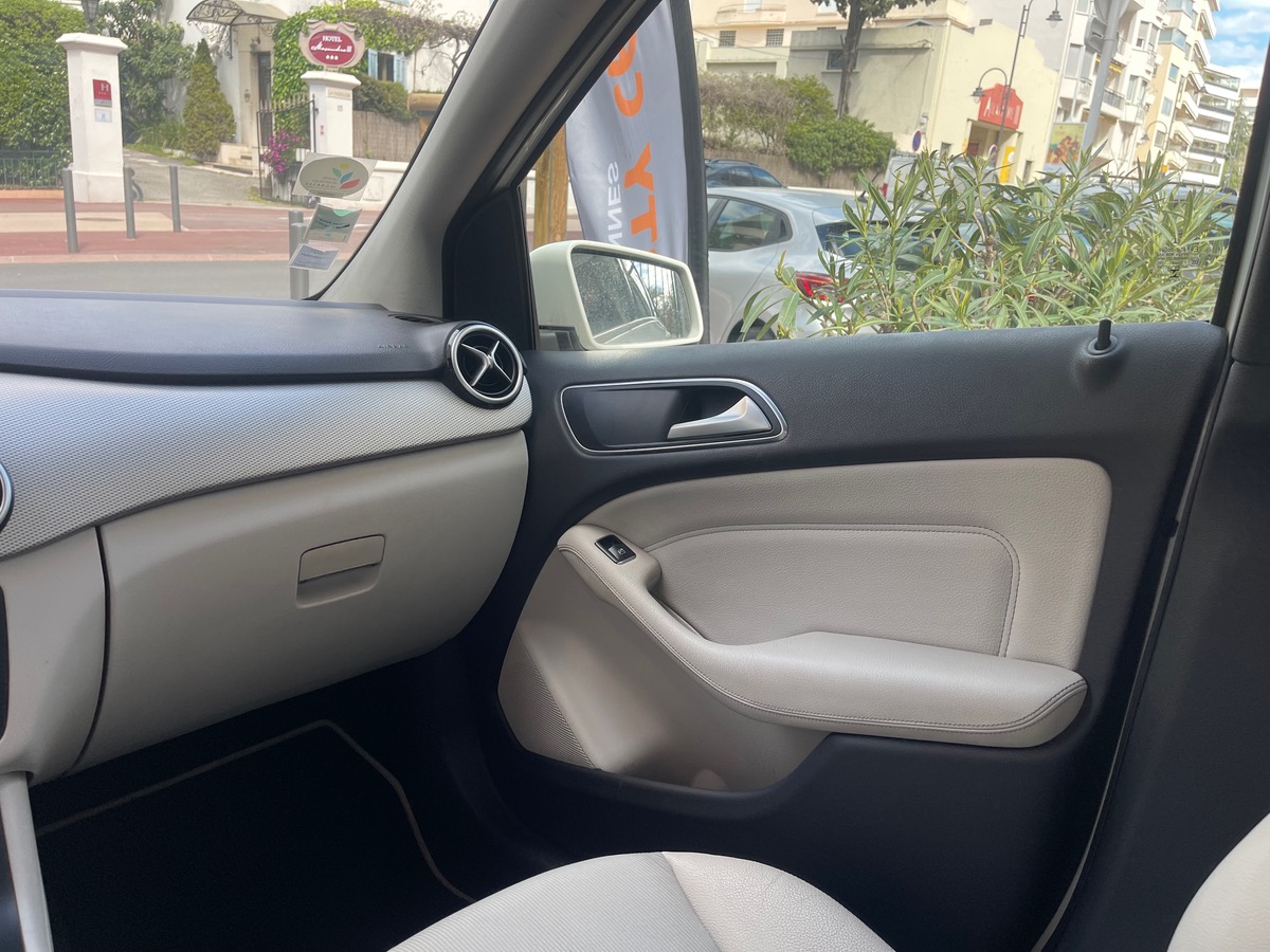 Mercedes Benz CLASSE B 180 cdi Grand écran / Caméra Arrière / intérieur Beige