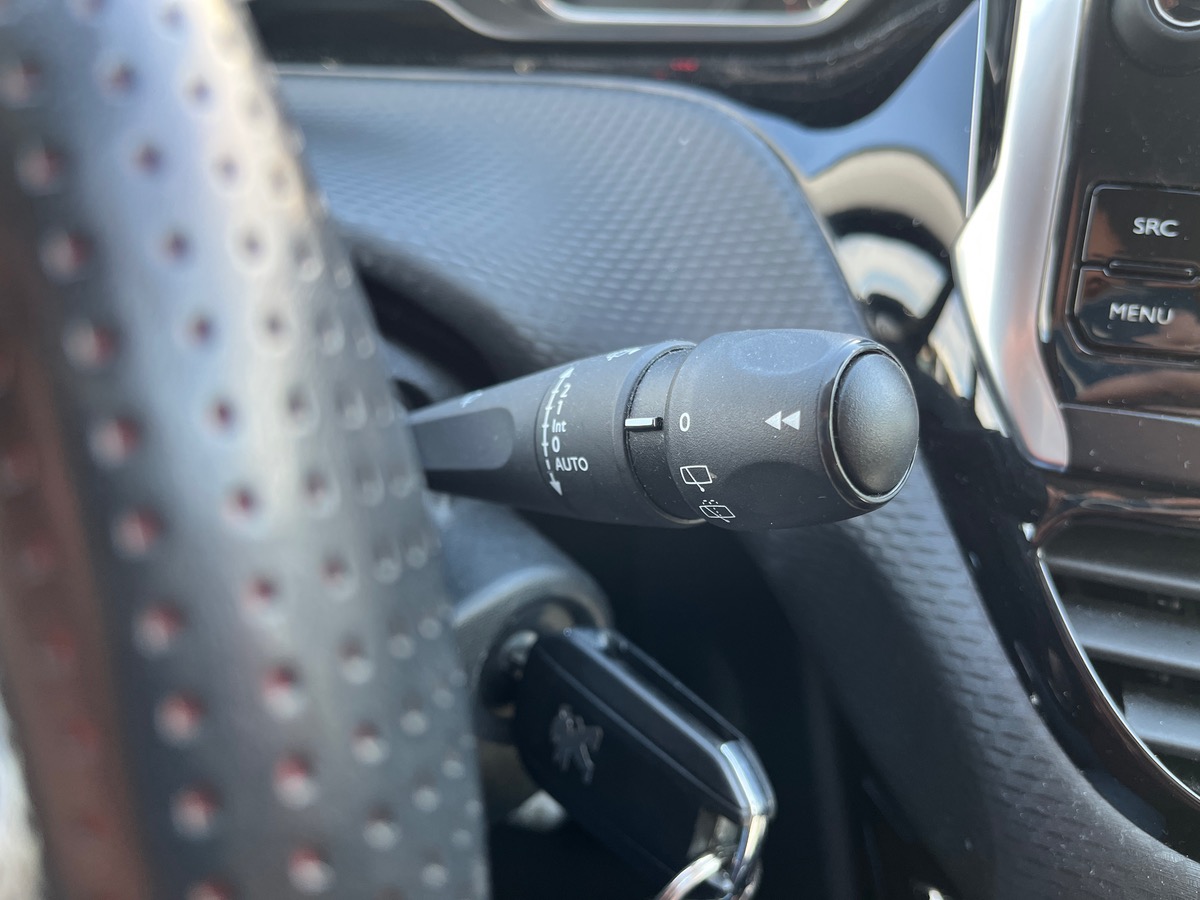 Peugeot 2008 1.5 BLUEHDI 120 S&S GT LINE EAT6 + SUIVI COMPLET + ATTELAGE