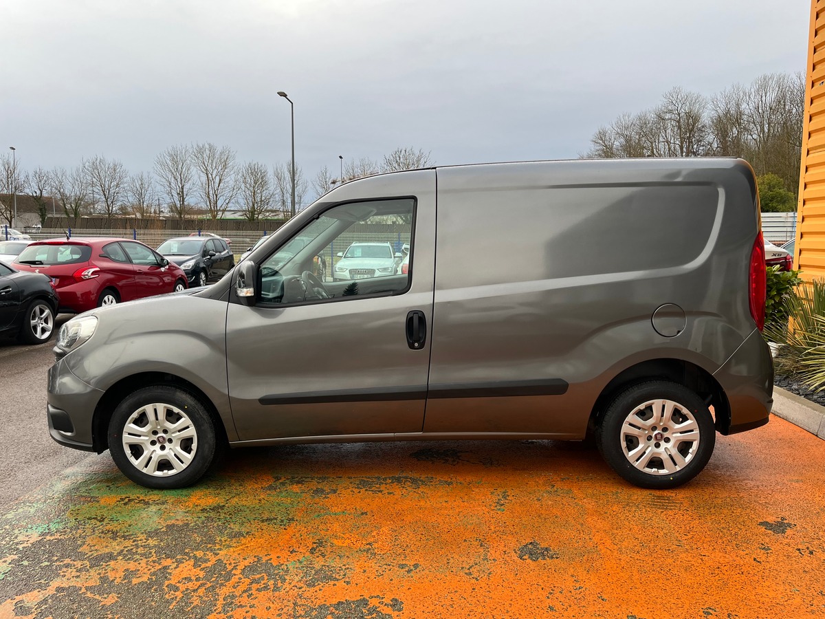 Fiat Doblo Cargo III Phase 2 1.3 MJTD Fourgon 95 CH PACK PROFESSIONAL TRIO NAV E6 TVA récupérable