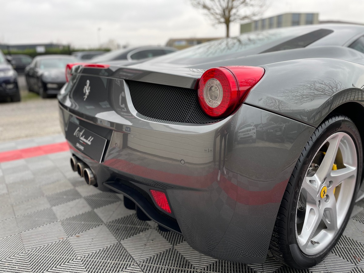 Ferrari 458 ITALIA V8 570 GRIS SILVERSTONE UJ