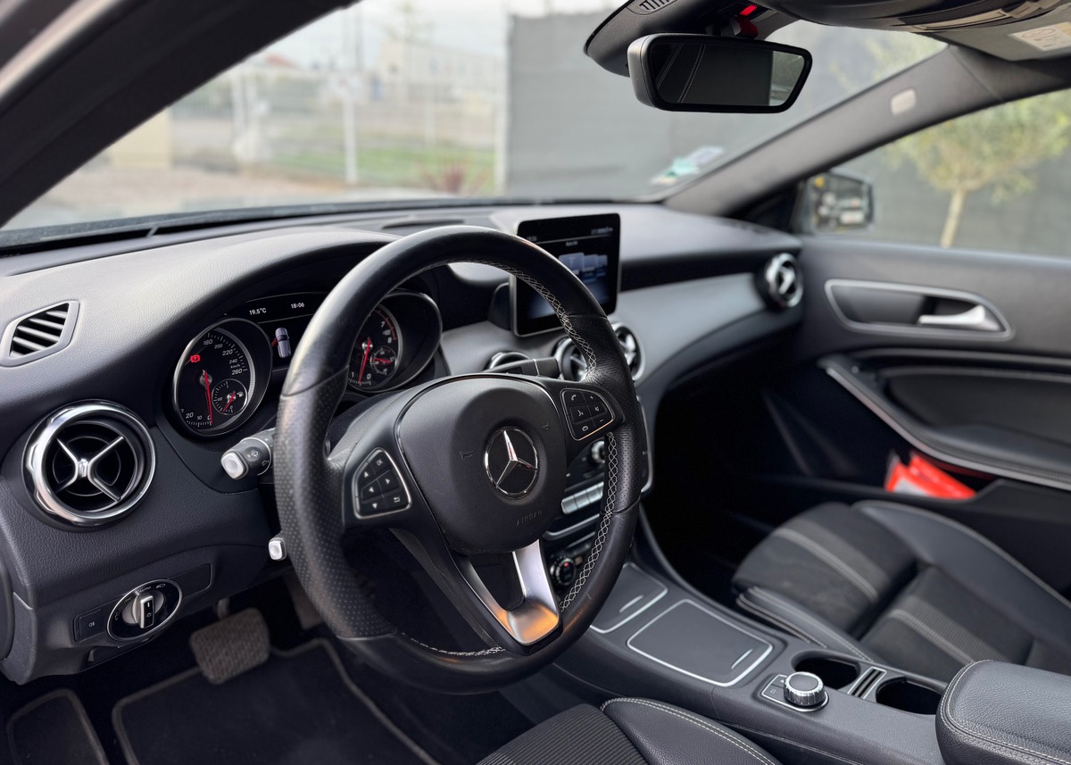 Mercedes-Benz GLA (2) 180 SENSATION 7G-DCT