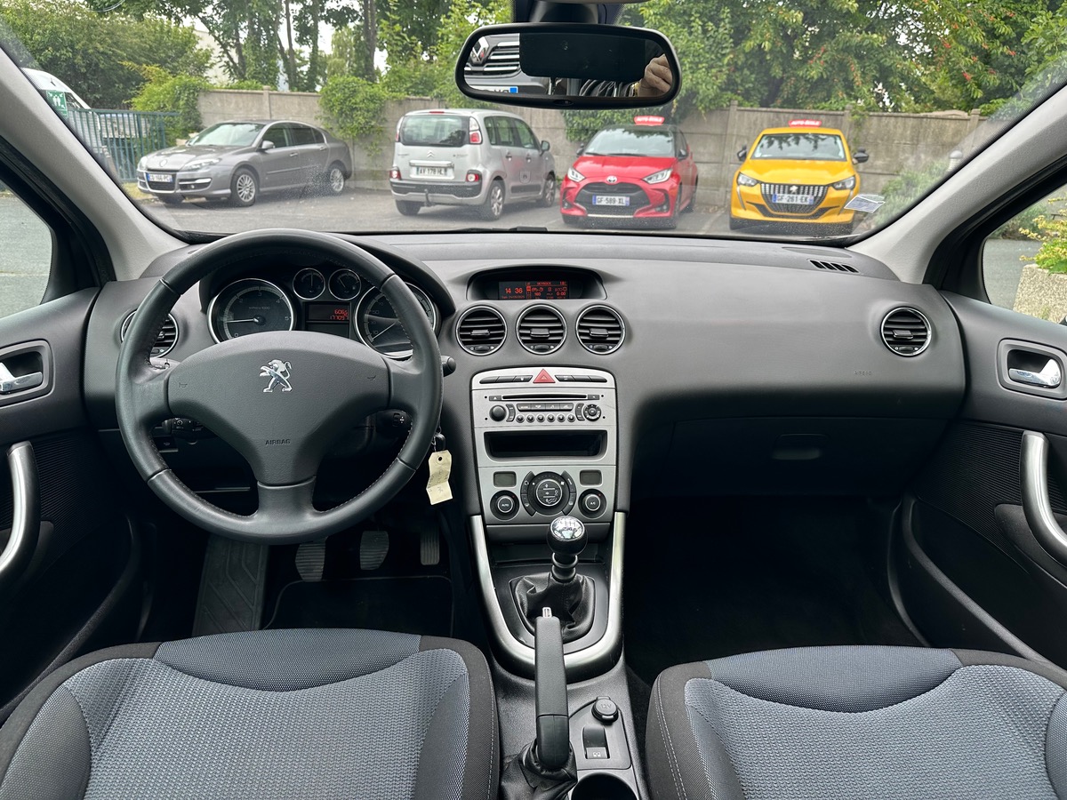 Peugeot 308 SW 1.6 e-HDI 112 CV 7 place spéciale family 4XCB