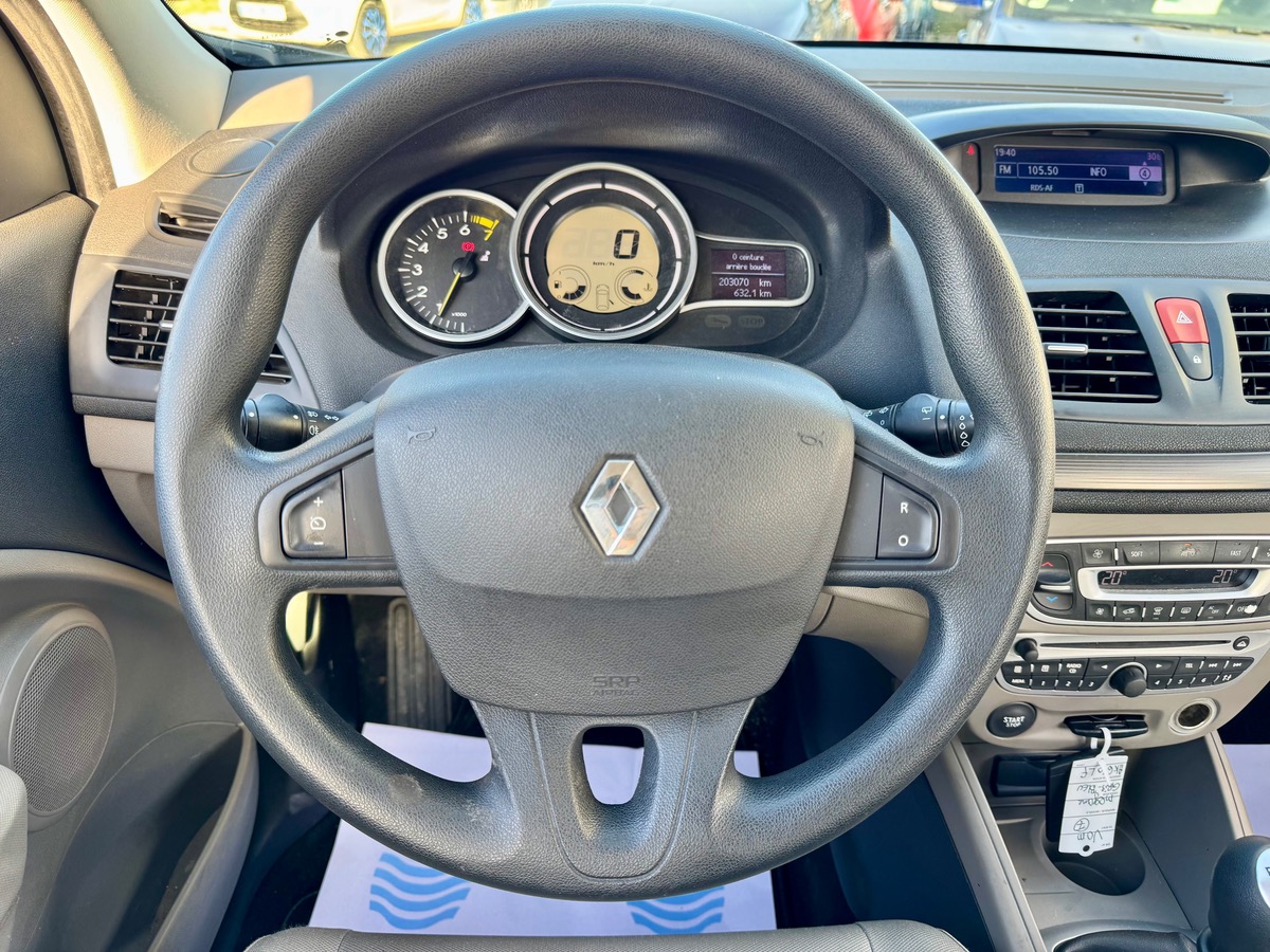 RENAULT Megane III TCE 130 CV EXPRESSION PREMIÈRE MAIN