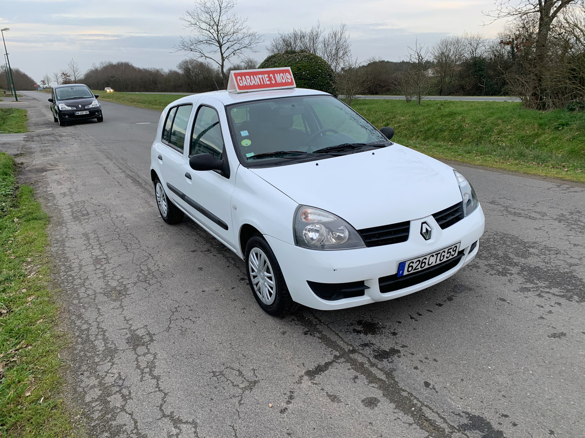 RENAULT Clio 1.2i 104105KM