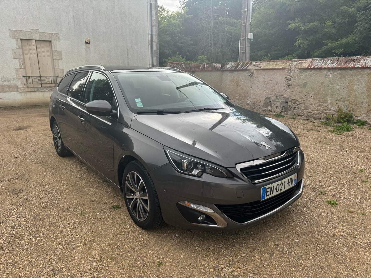 Peugeot 308 Allure 1.2 THP 131Ch SUIV COMPLET CHEZ PEUGEOT 1er