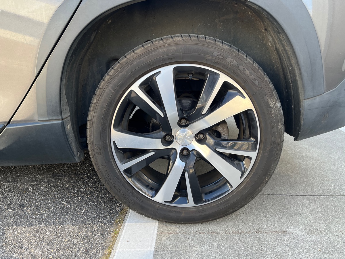 Peugeot 2008 1.5 BLUEHDI 120 S&S GT LINE EAT6 + SUIVI COMPLET + ATTELAGE
