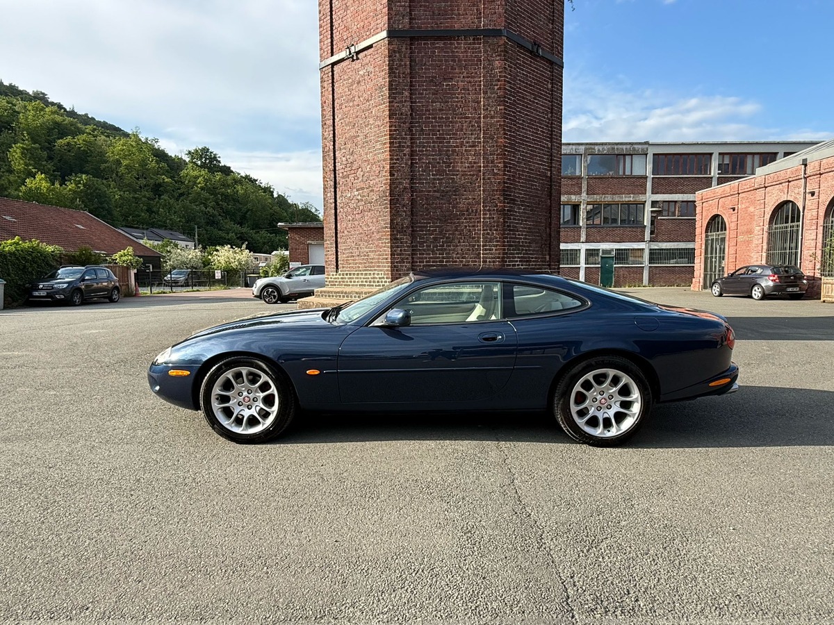 Jaguar XKR 2000