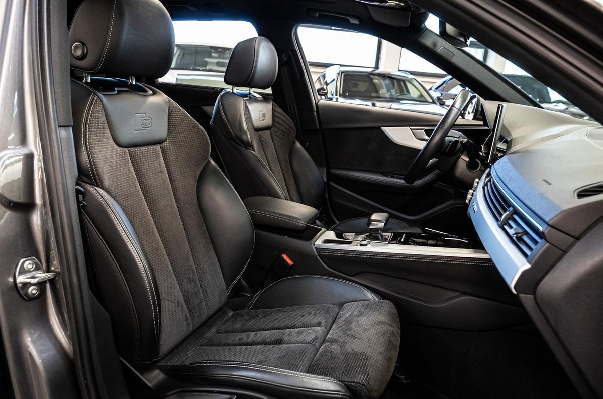 Audi A4 Avant V 40 TDI 204ch S line quattro S tronic 7 Bang&Olufsen Toit ouvrant Attelage