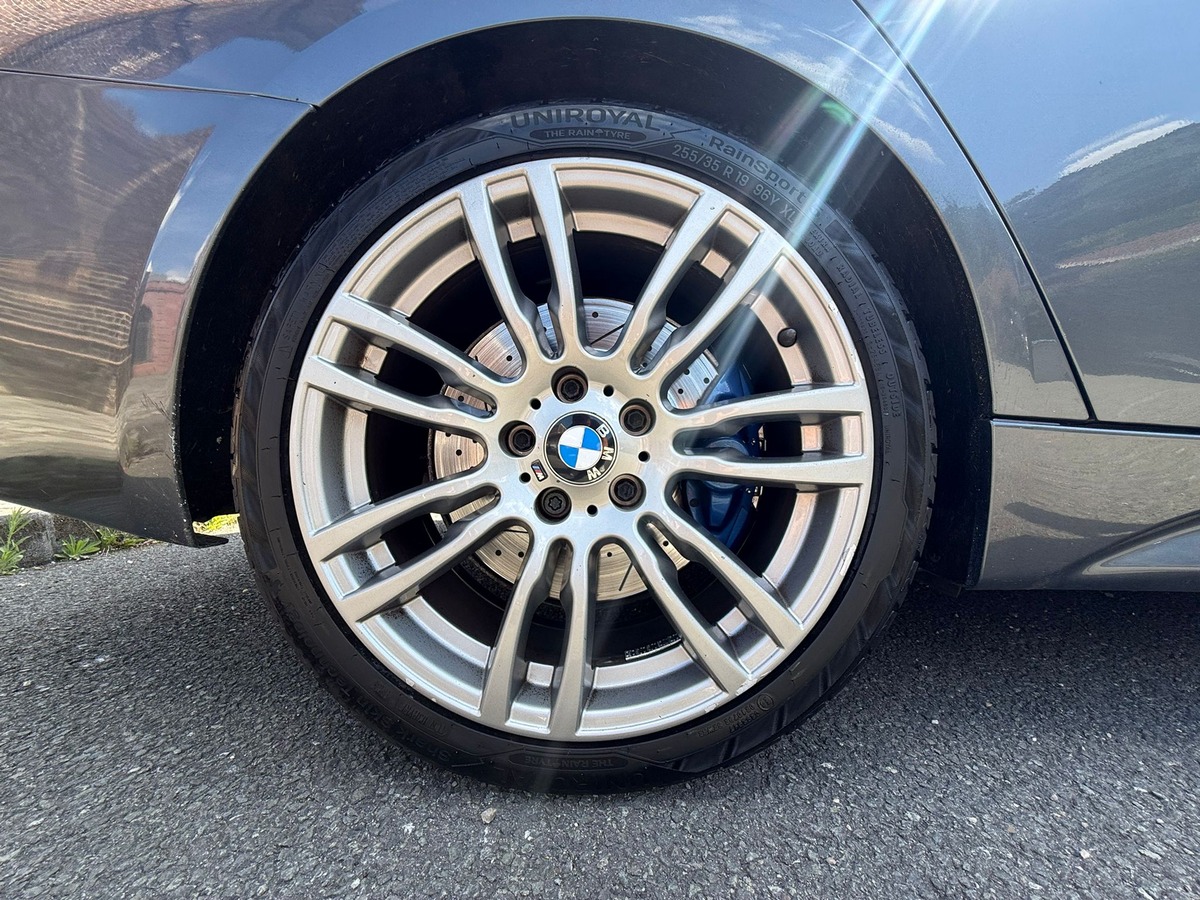 Bmw 330 D PACK M / HARMAN KARDON / VOLANT M