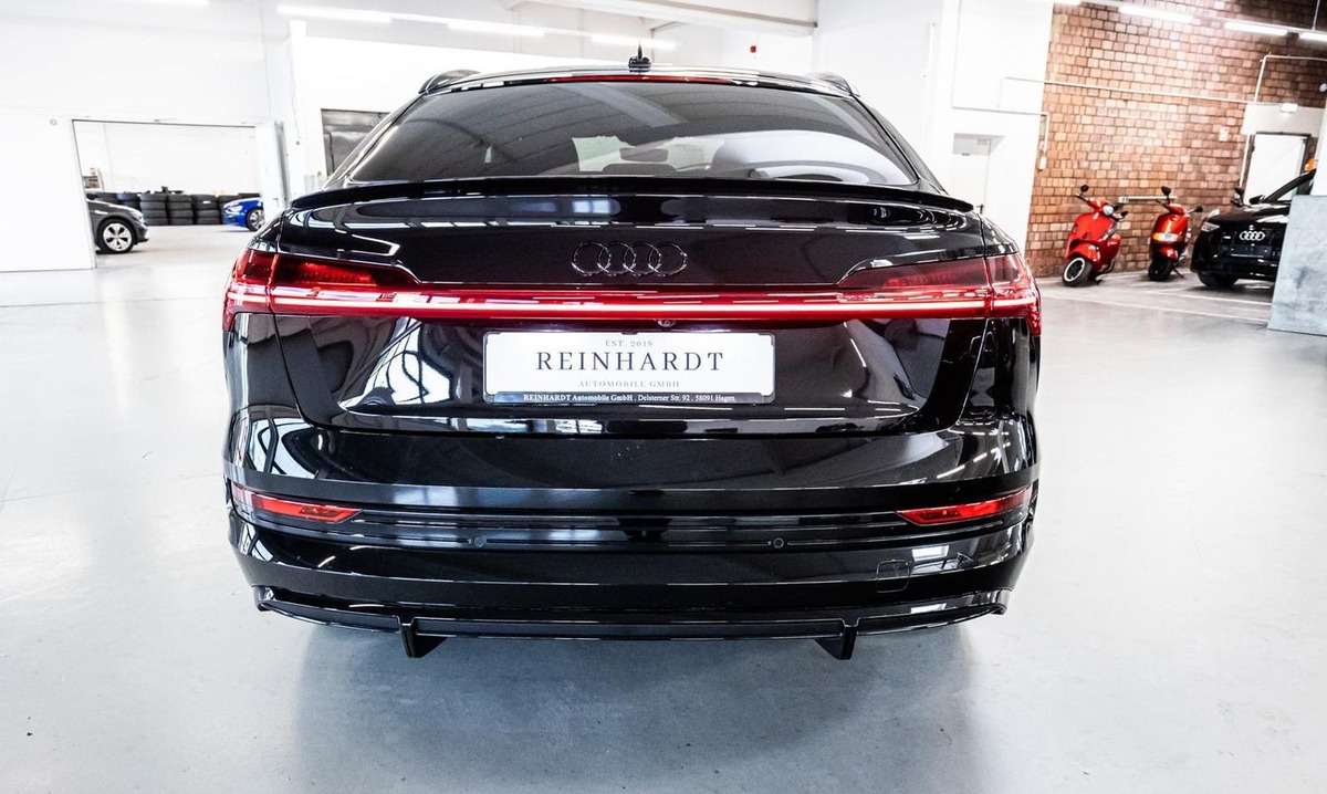 Audi e-tron Sportback 55 408ch S Line e-quattro Pack Black Edition