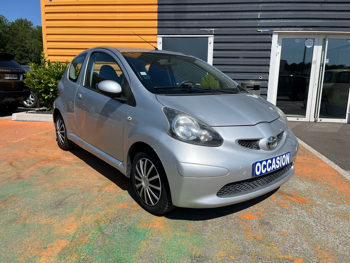 Toyota Yaris 1.0 VVTi 68 CH LINEA SOL