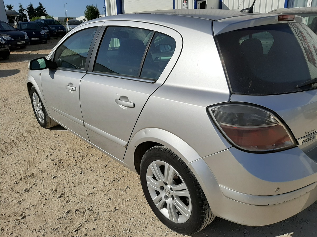 Opel Astra 1.7 CDTI PACK COSMO 125 GTIE 6MOIS 
