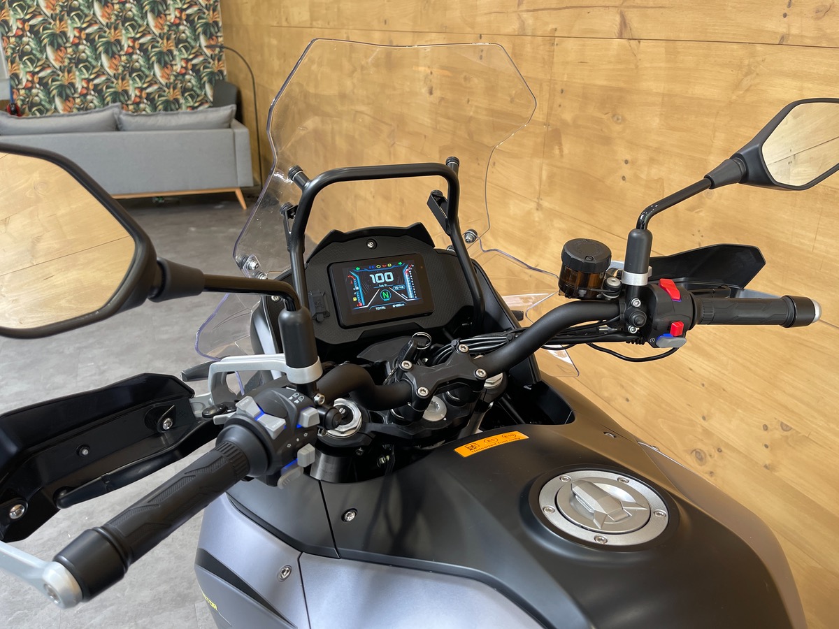 Moto Moto QJ MOTORS 700 X