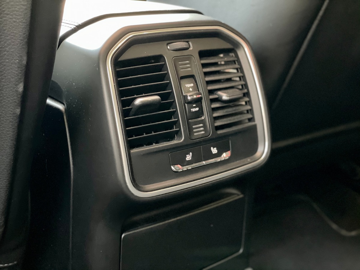Porsche Macan 3.6 V6 TURBO 400 Full Options a