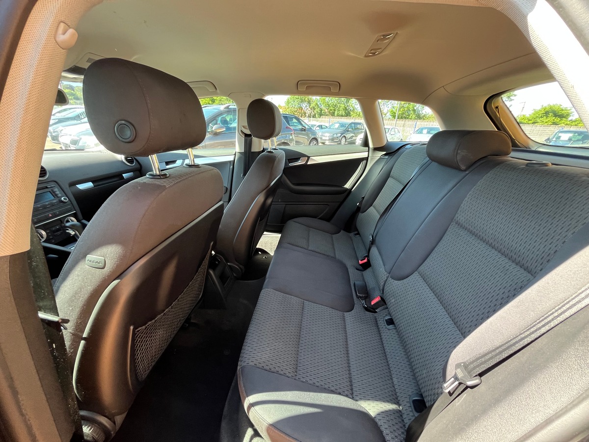 Audi A3 Phase 2 Sportback 1.6 TDi S-Tronic7 105 ch Boîte automatique