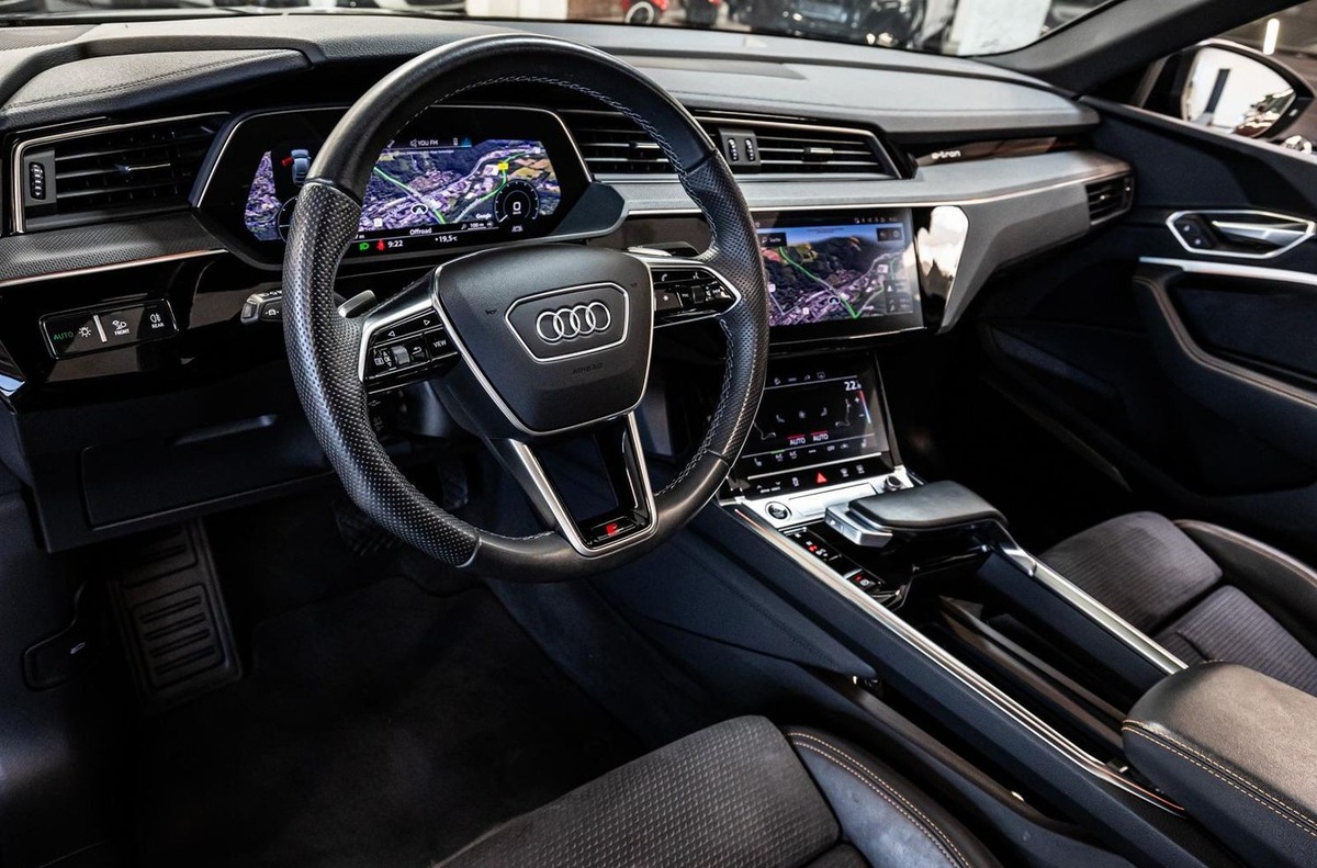 Audi e-tron Sportback 55 408ch S Line e-quattro Toit ouvrant Bang&Olufsen Pack Black Edition