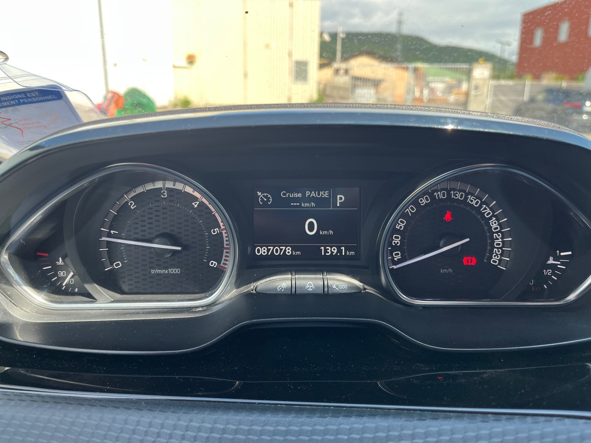 Peugeot 2008 1.5 BLUEHDI 120 S&S GT LINE EAT6 + SUIVI COMPLET + ATTELAGE