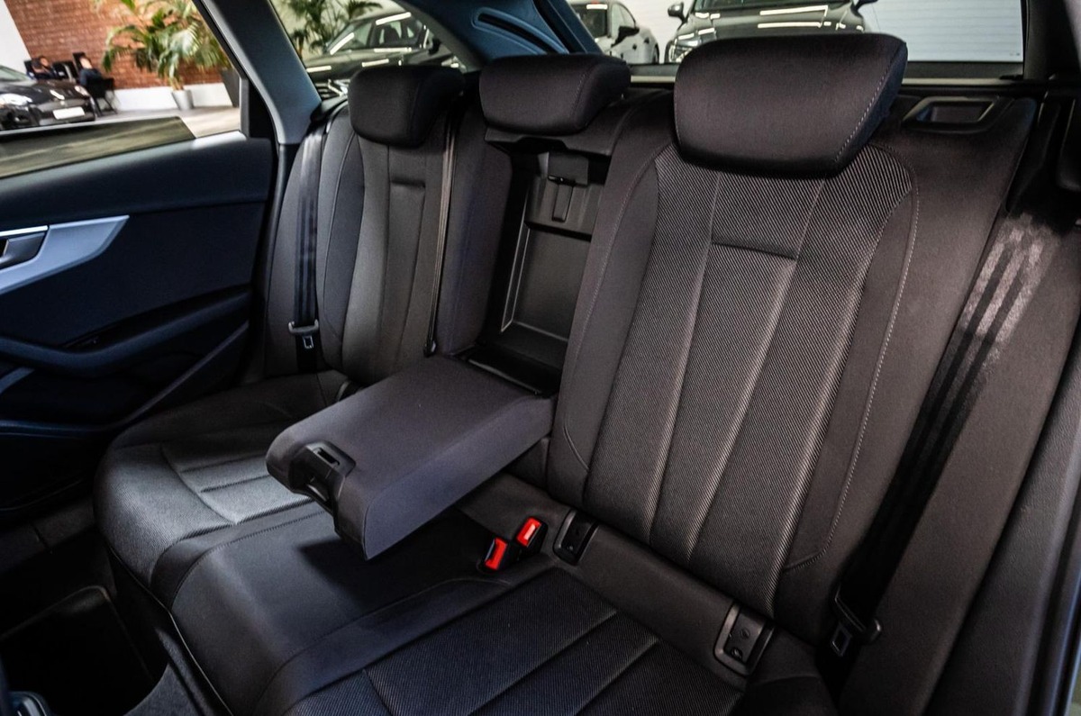 Audi A4 Avant V 40 TDI 204ch S line S tronic 7